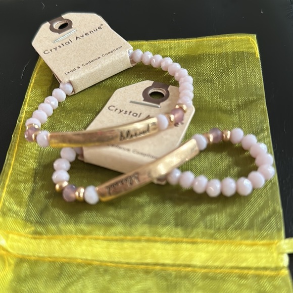 CRYSTAL AVENUE GOLDTONE 'BLESSED' BAR LAVENDER GLASS BEADED BRACELET - Picture 2 of 3